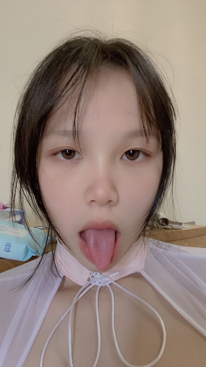 【2023-08-06】girlfriend begging for cum on mouth